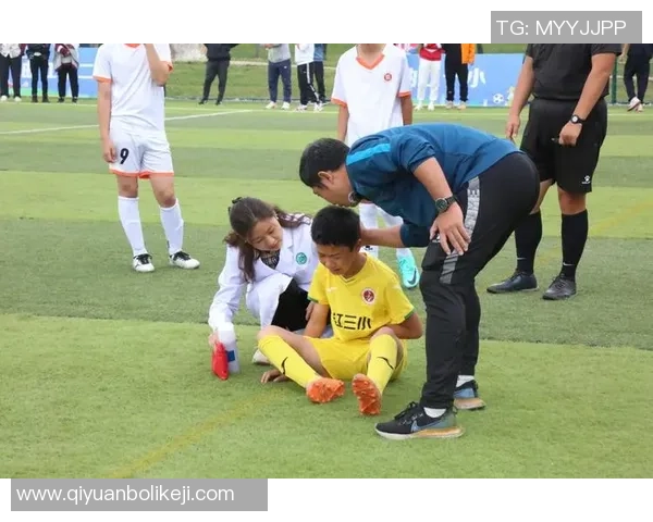 如何通过有趣的方式让女友认识足球明星并激发她对足球的兴趣